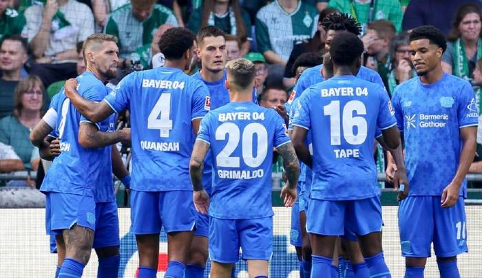 神剧情！滕哈格不敢相信：多踢1人，连丢2球，补时惨遭绝平