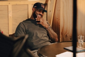 开云体育app下载-Windhorst：詹姆斯认为球迷想看纯粹关于篮球的播客是大错特错