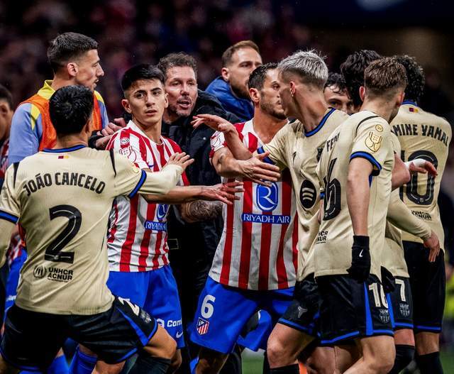 开云官方网站-凌晨4点巴萨打响奇迹之战！5-0能翻盘 2大巨星回归 开启狂攻