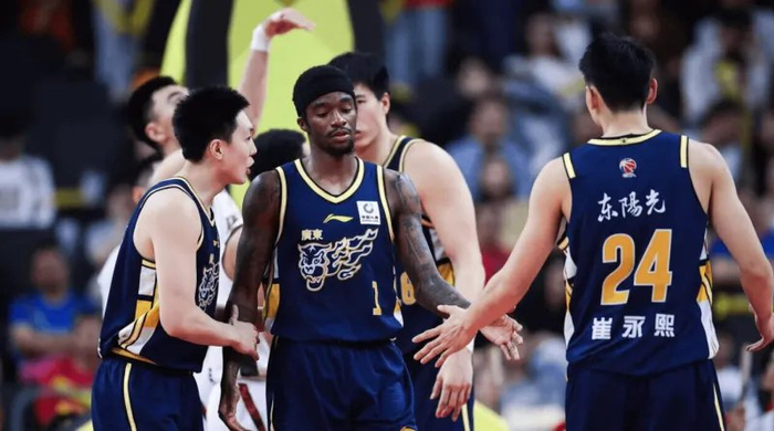 广东输辽宁遭4坏消息！三分+内线全崩，崔永熙低迷，陈家政无地位|胡明轩|杜润旺|徐杰|付豪|比赛_新浪体育_新浪新闻