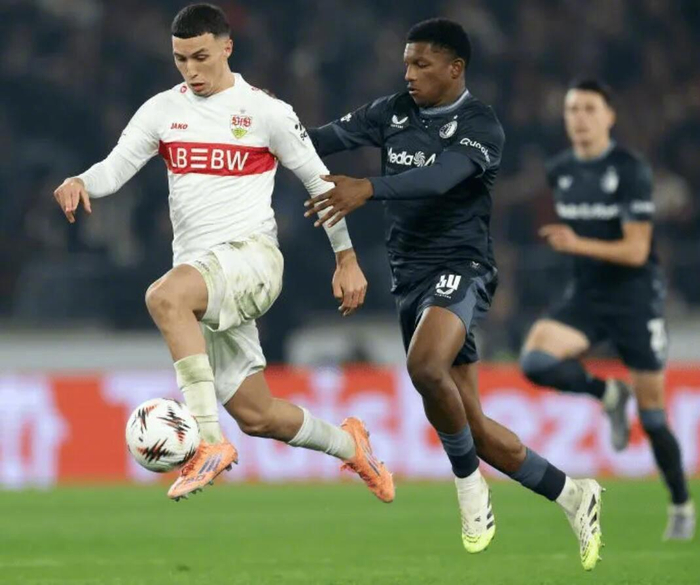 开云登录入口-拜仁接触费耶诺德后卫，曼城高价竞争利夫拉门托|德国|瓜迪奥拉|史蒂文-里德|纽卡斯尔联|拜仁慕尼黑_新浪体育_新浪新闻